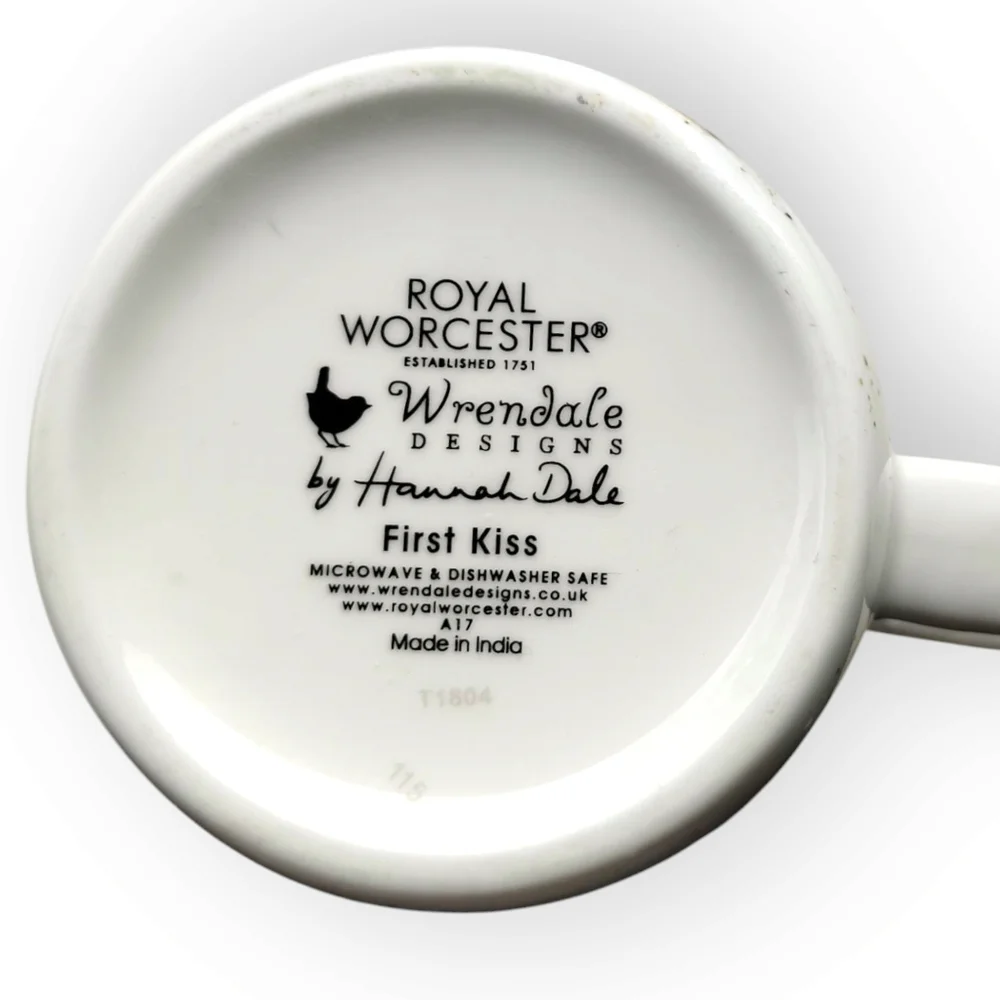 Royal Worcester Wrendale Designs Giraffe First Kiss Momma and Baby - Picture 7 of 7